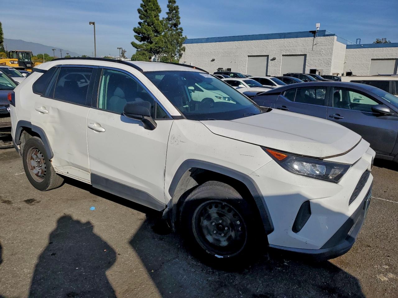 2019 TOYOTA RAV4 LE photo 4