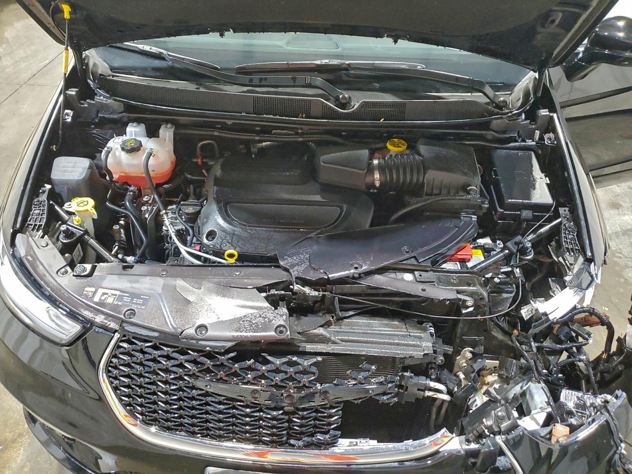 2025 CHRYSLER PACIFICA SELECT photo 12