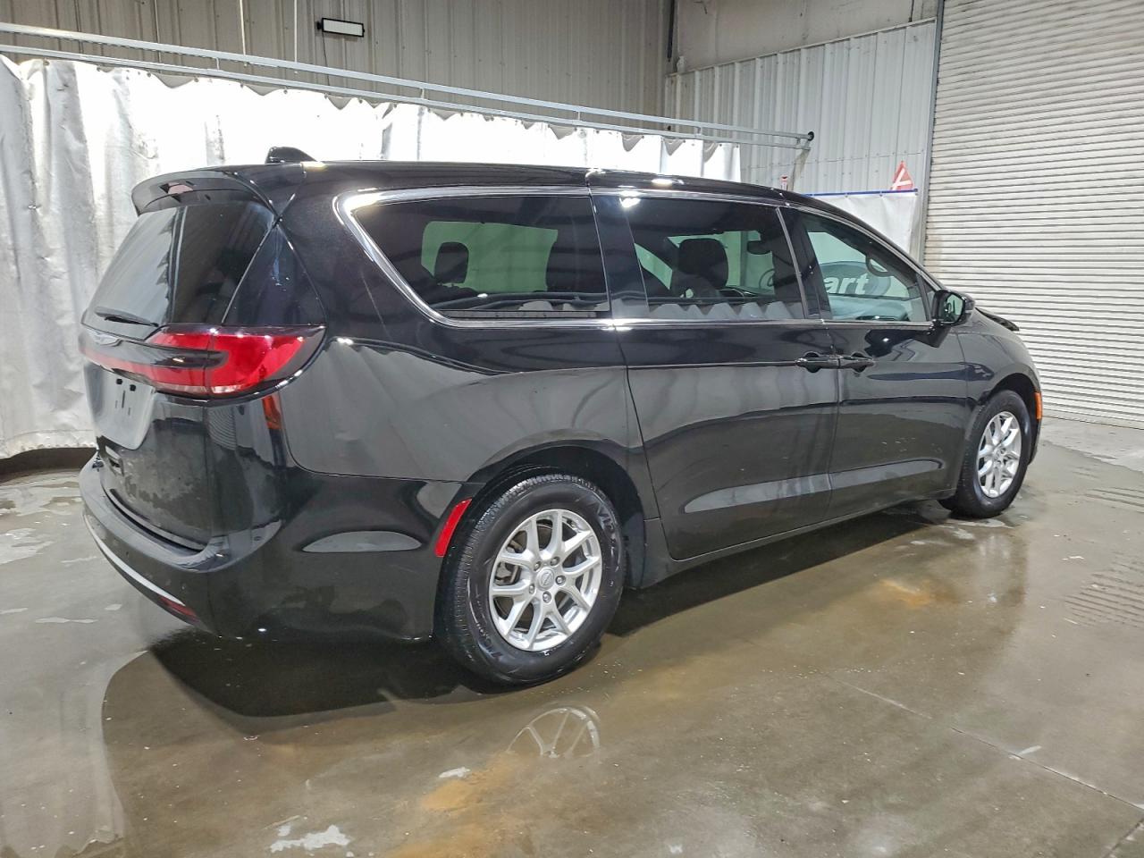 2025 CHRYSLER PACIFICA SELECT photo 3