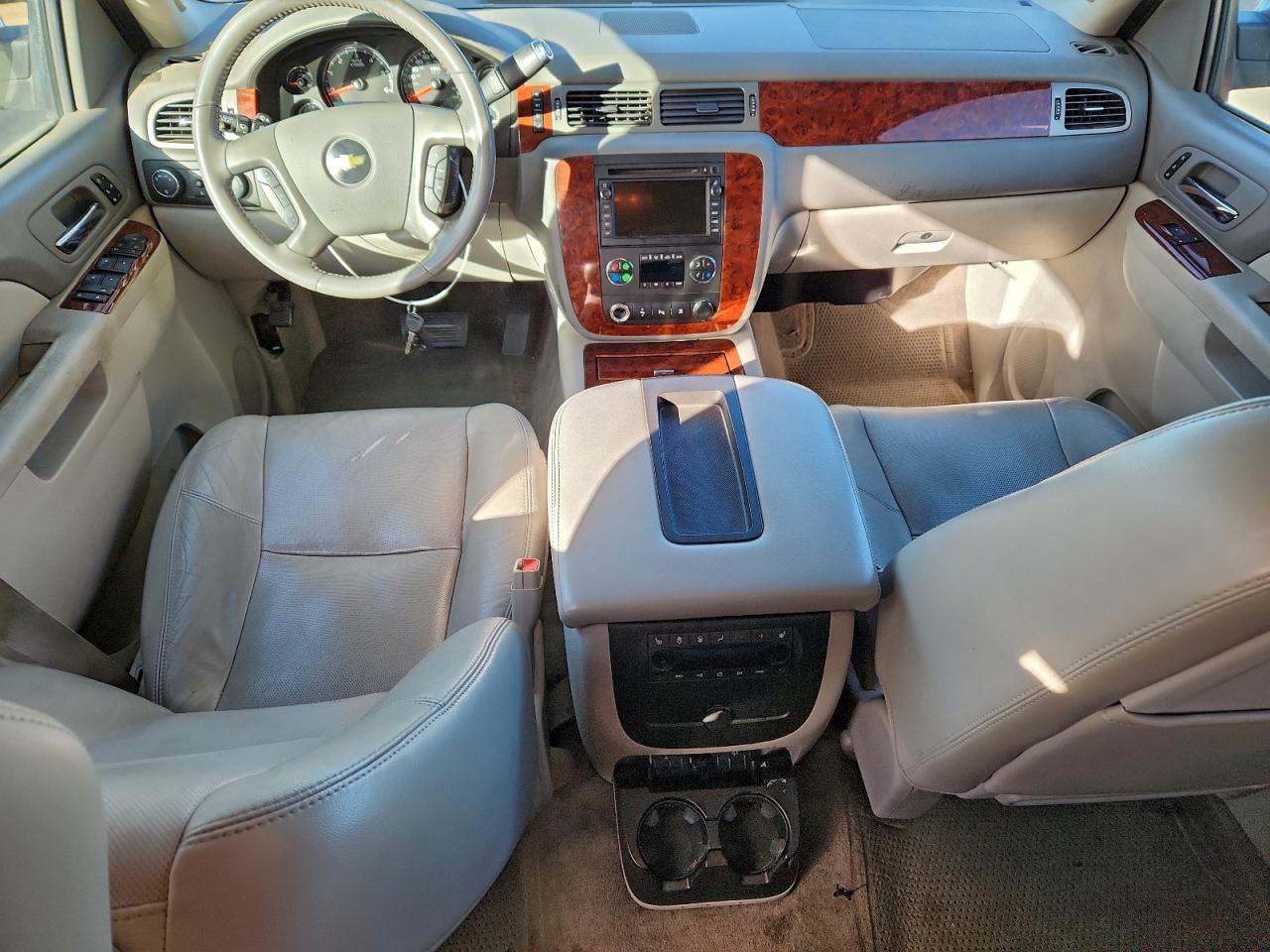 2011 CHEVROLET SUBURBAN K1500 LTZ photo 8