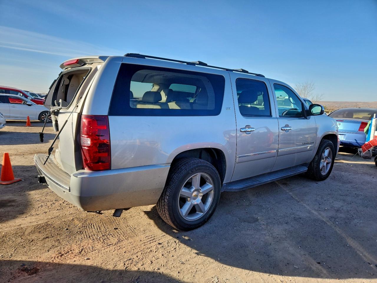 2011 CHEVROLET SUBURBAN K1500 LTZ photo 3