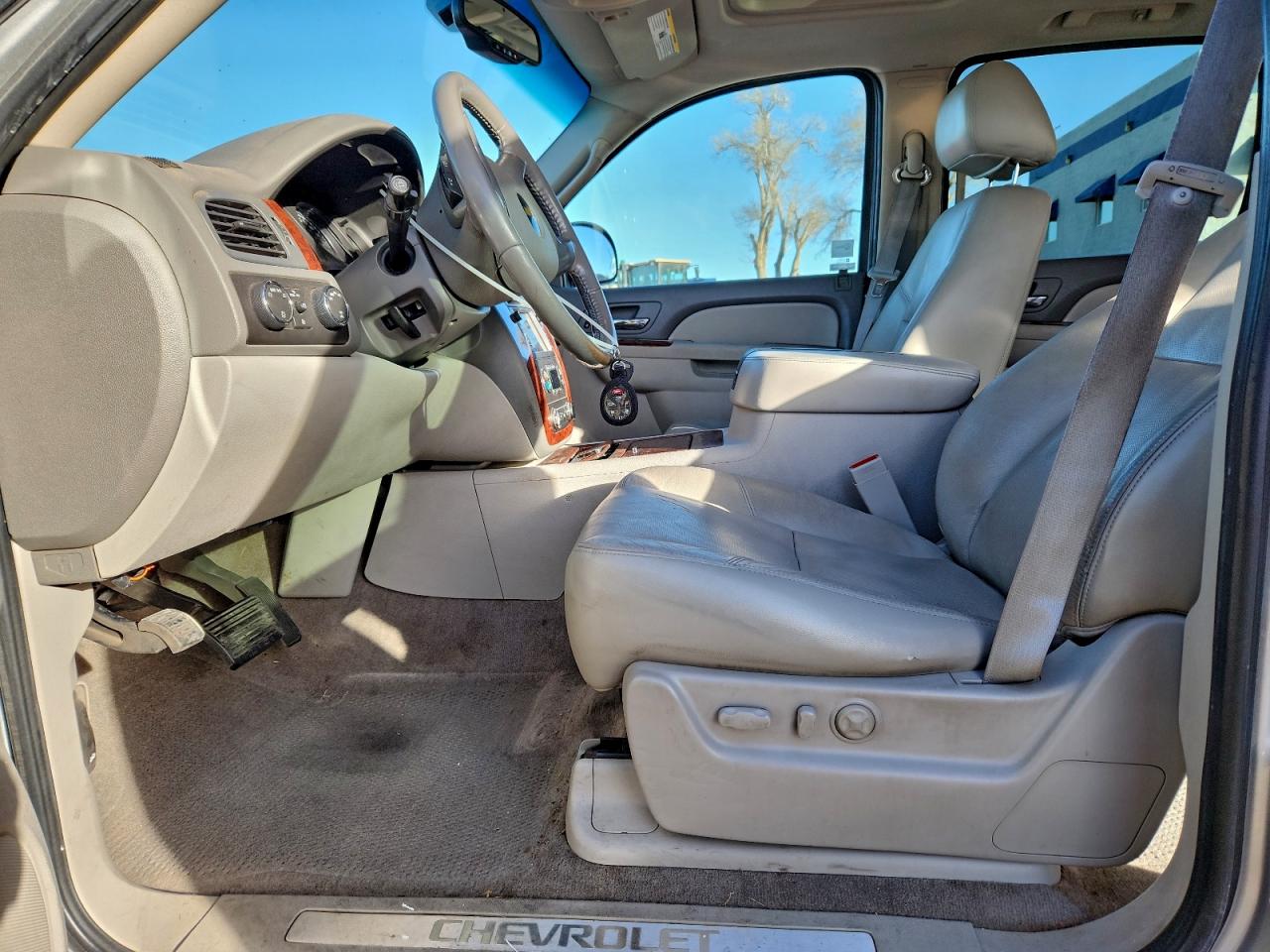 2011 CHEVROLET SUBURBAN K1500 LTZ photo 7