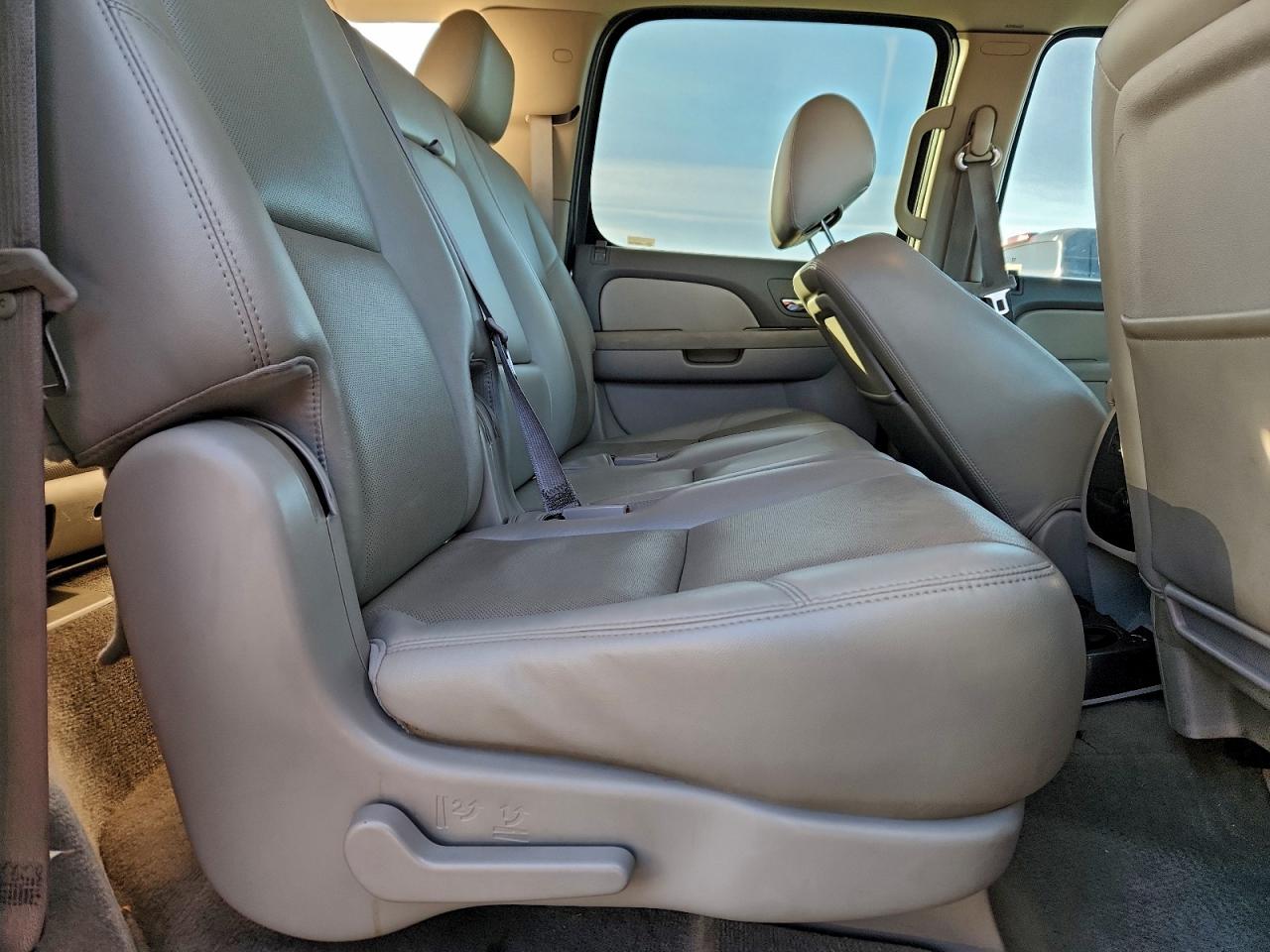2011 CHEVROLET SUBURBAN K1500 LTZ photo 10