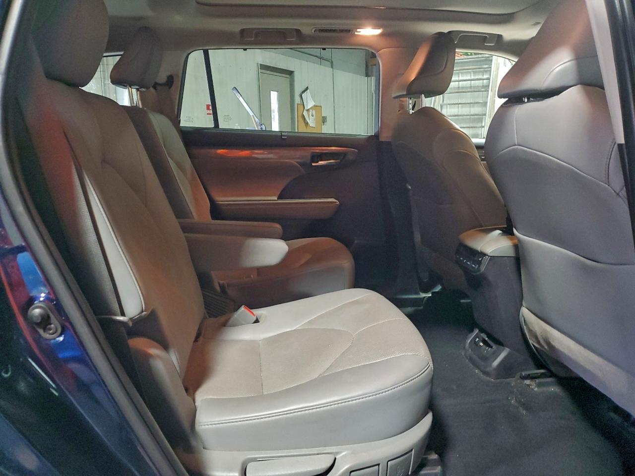 2021 TOYOTA HIGHLANDER PLATINUM photo 11