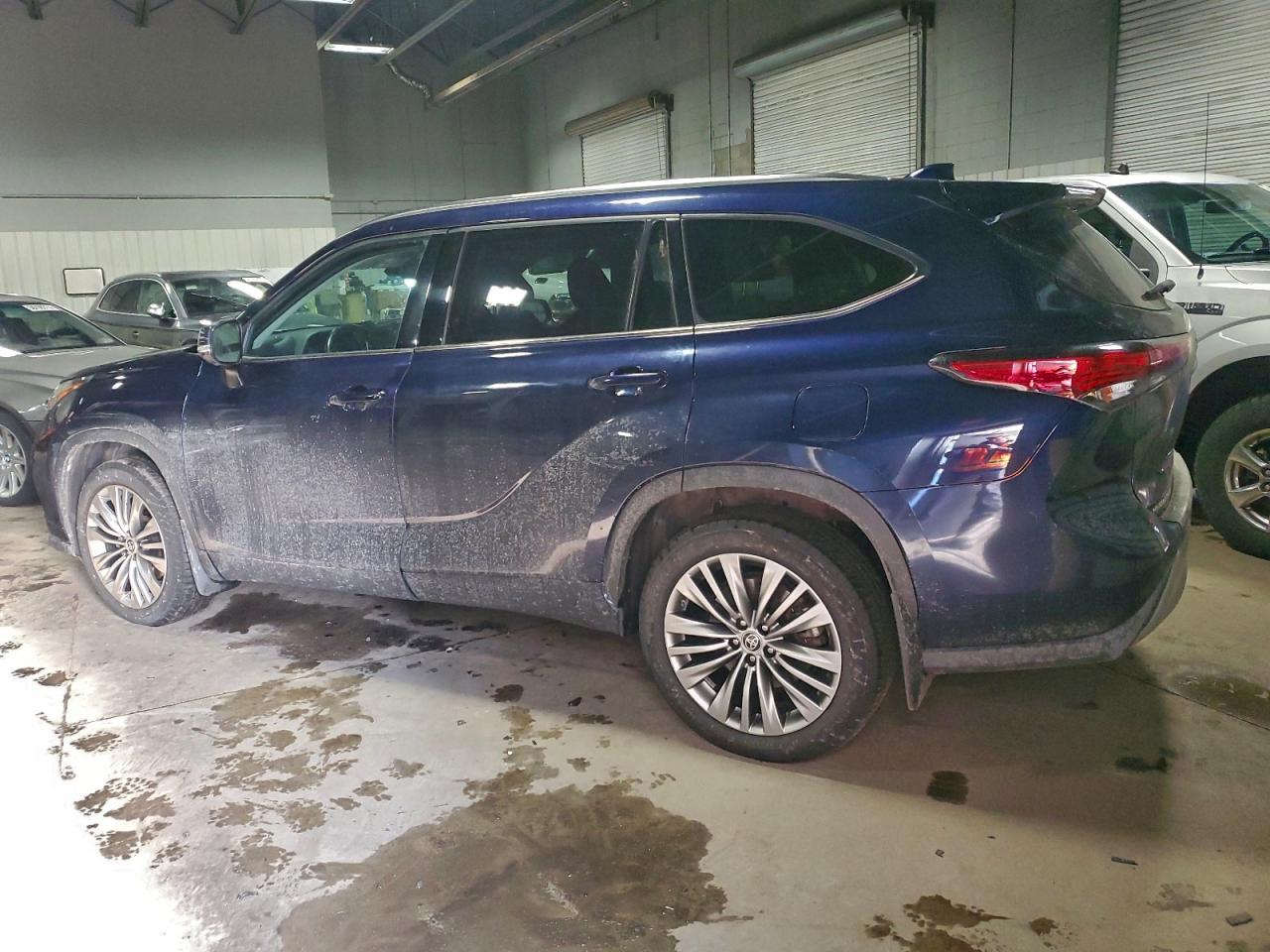 2021 TOYOTA HIGHLANDER PLATINUM photo 2
