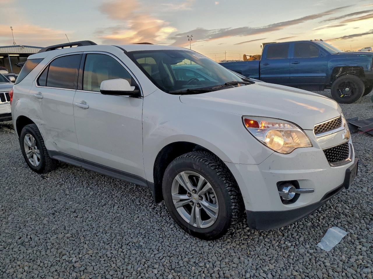 2013 CHEVROLET EQUINOX LT photo 4
