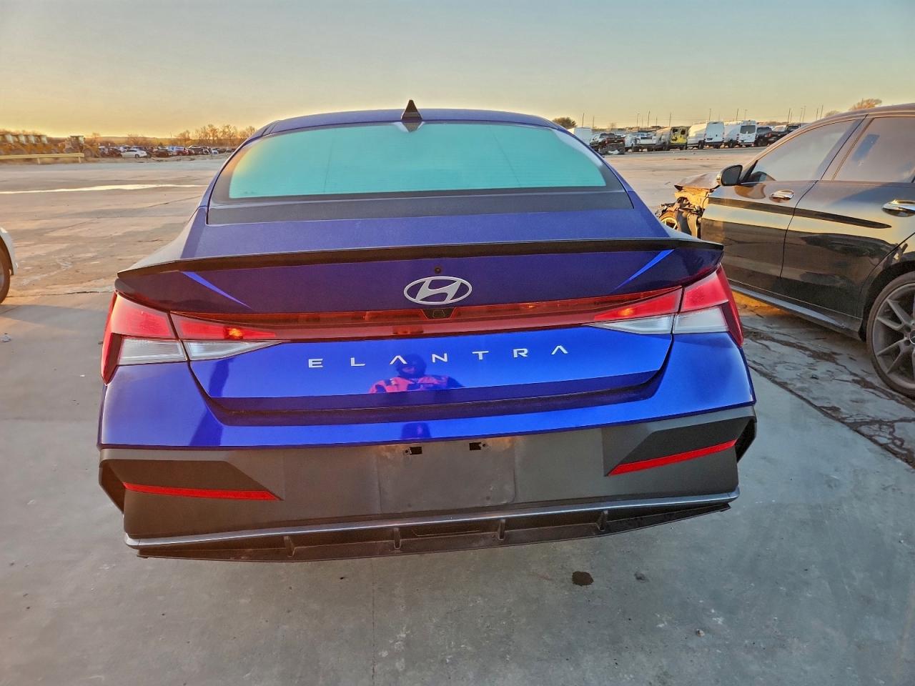 2025 HYUNDAI ELANTRA SEL SPORT photo 6