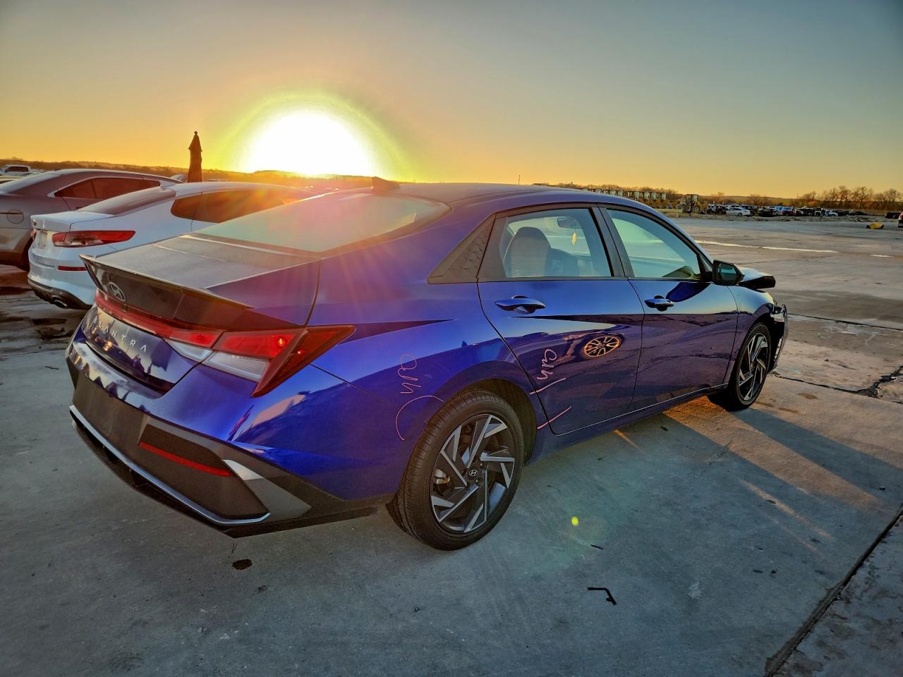 2025 HYUNDAI ELANTRA SEL SPORT photo 3
