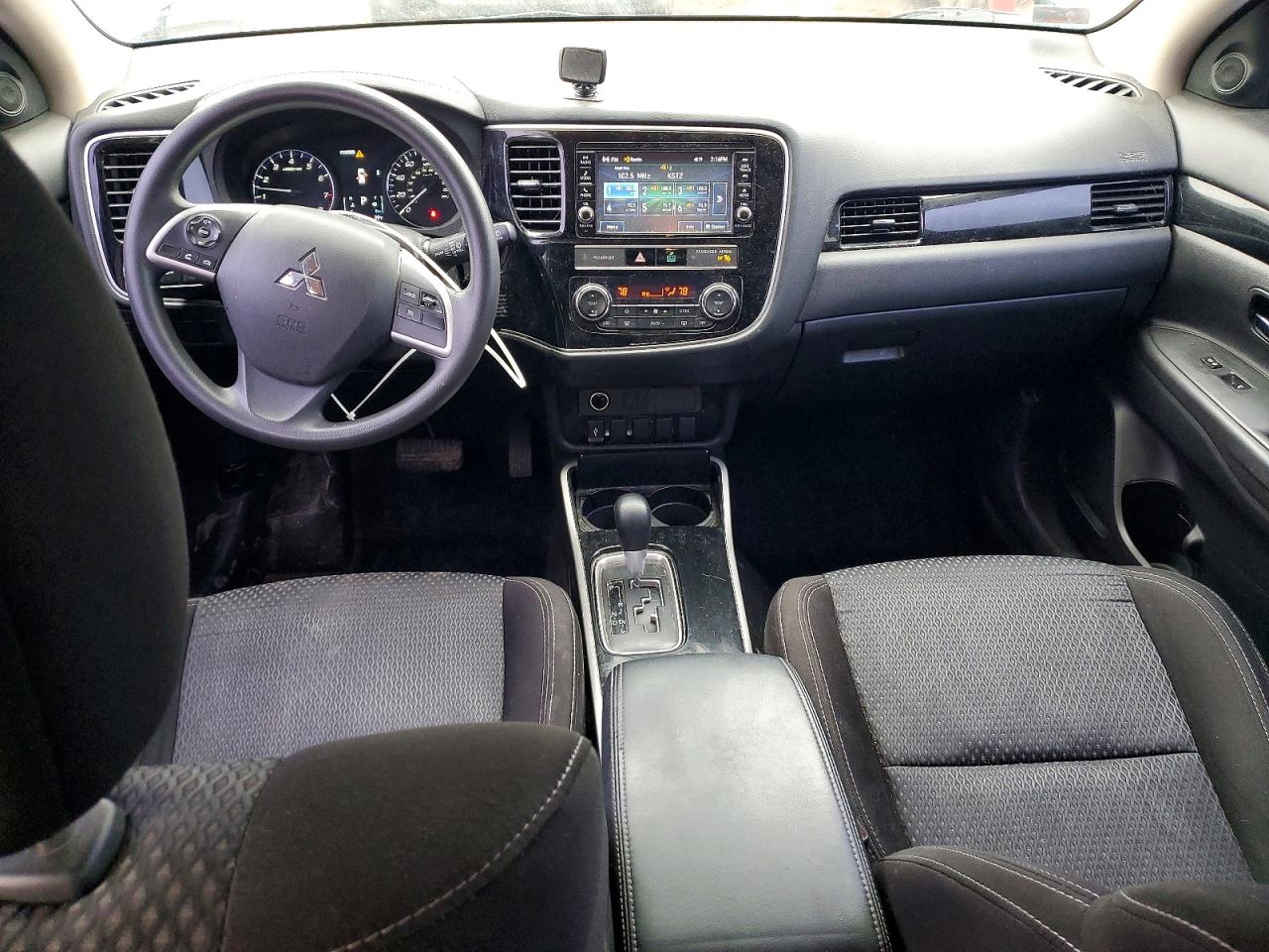 2019 MITSUBISHI OUTLANDER SE photo 8