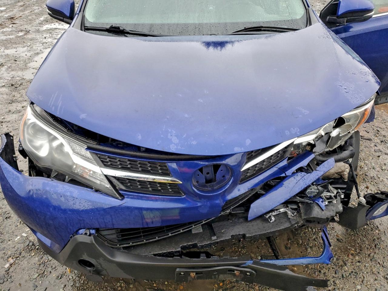 2015 TOYOTA RAV4 XLE photo 12