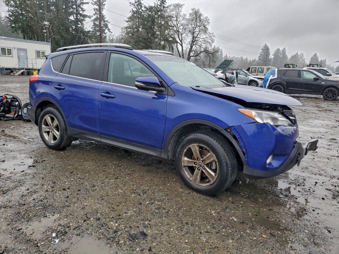 2015 TOYOTA RAV4 XLE photo 4