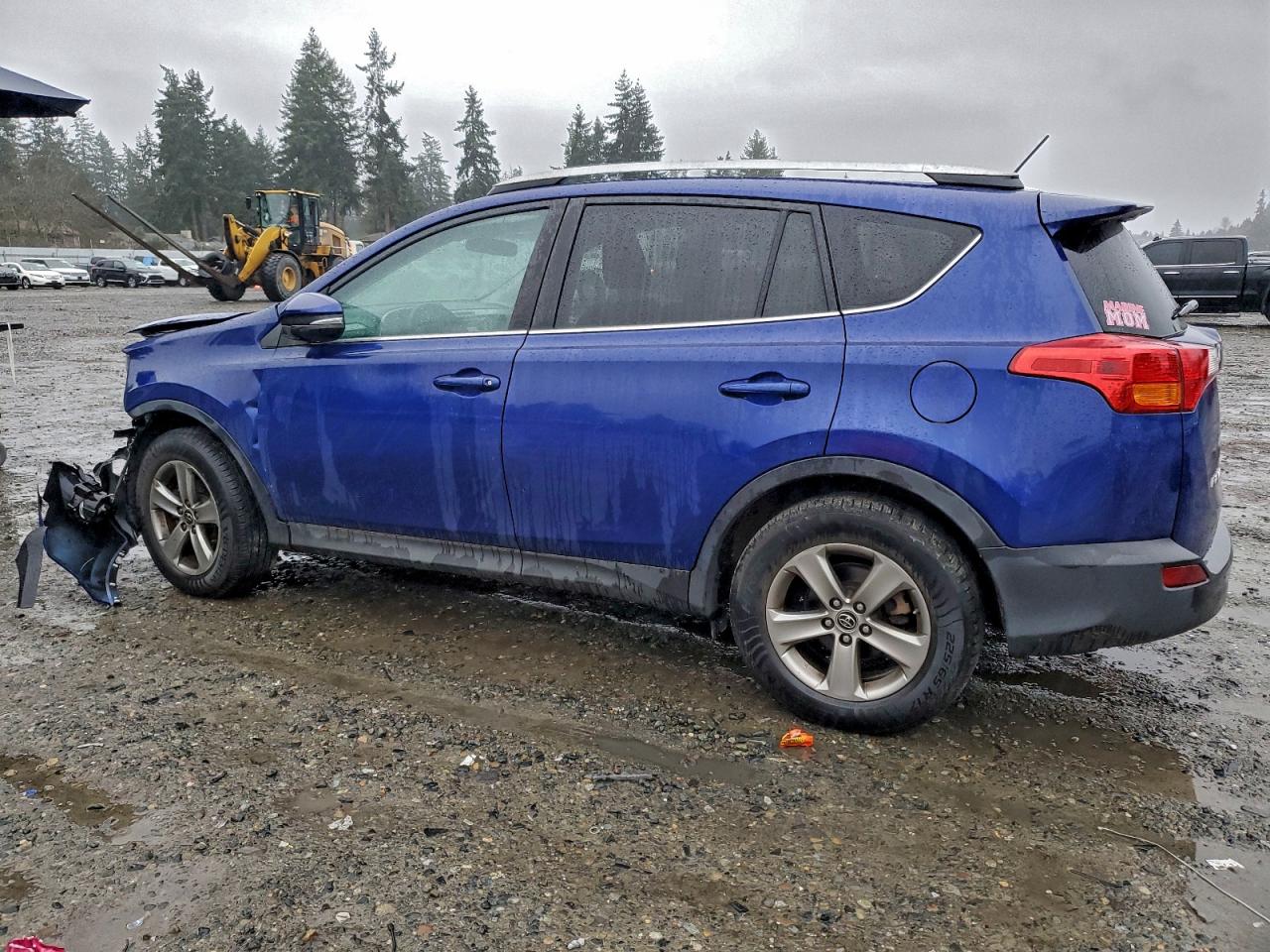 2015 TOYOTA RAV4 XLE photo 2