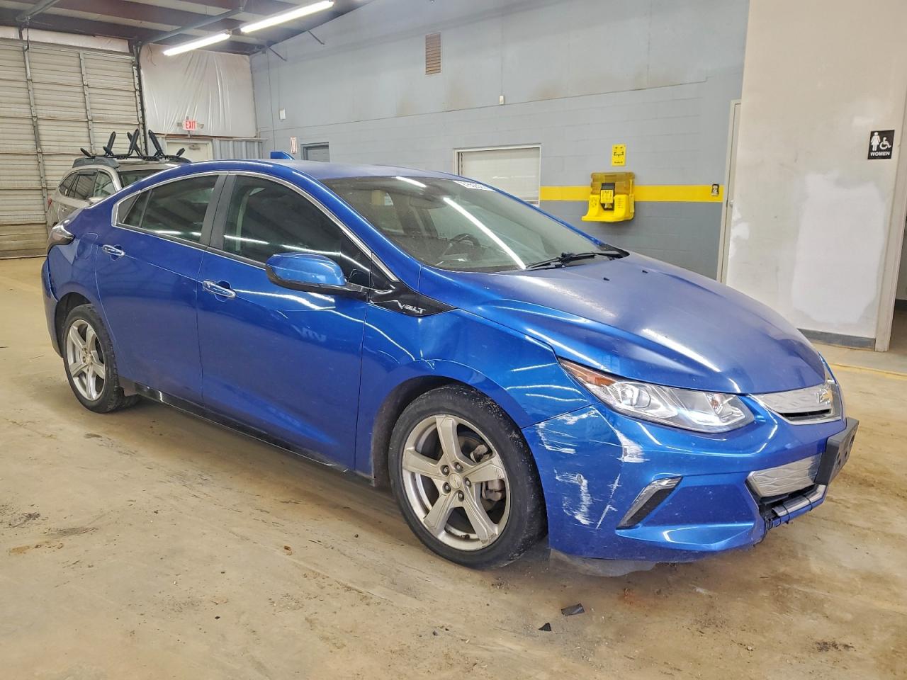 2017 CHEVROLET VOLT LT photo 4