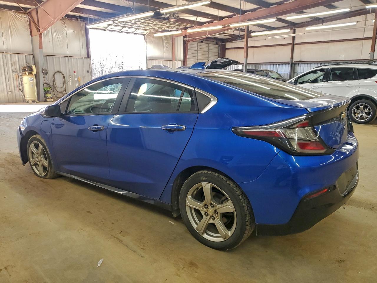 2017 CHEVROLET VOLT LT photo 2