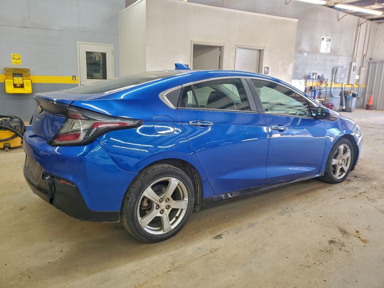 2017 CHEVROLET VOLT LT photo 3