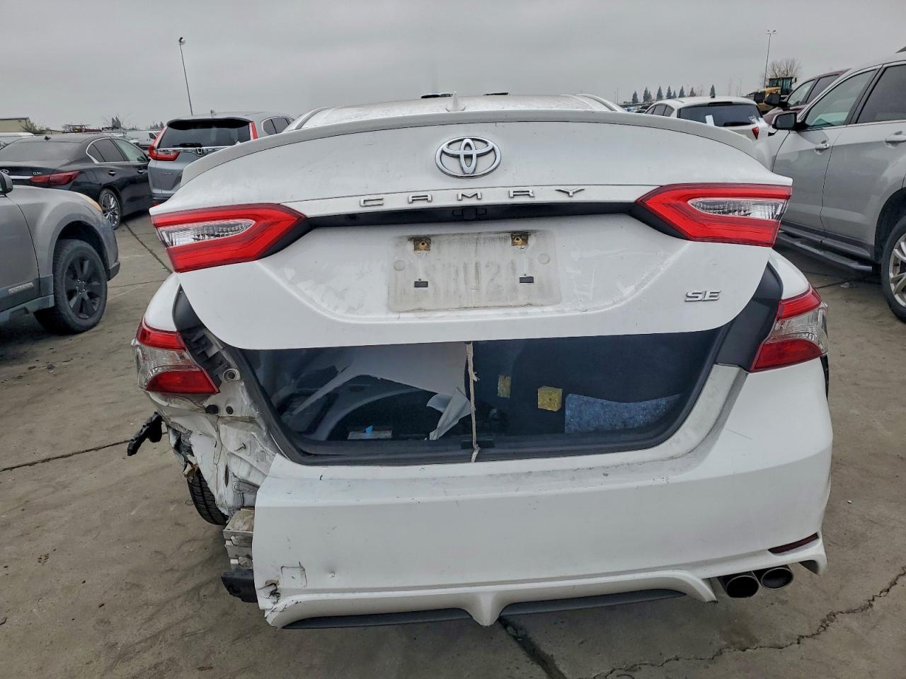 2019 TOYOTA CAMRY L photo 6