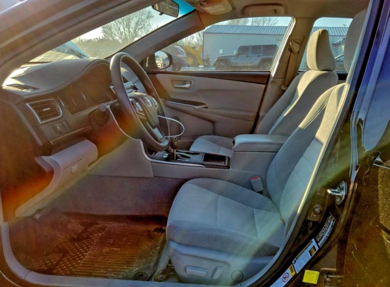 2017 TOYOTA CAMRY LE photo 7