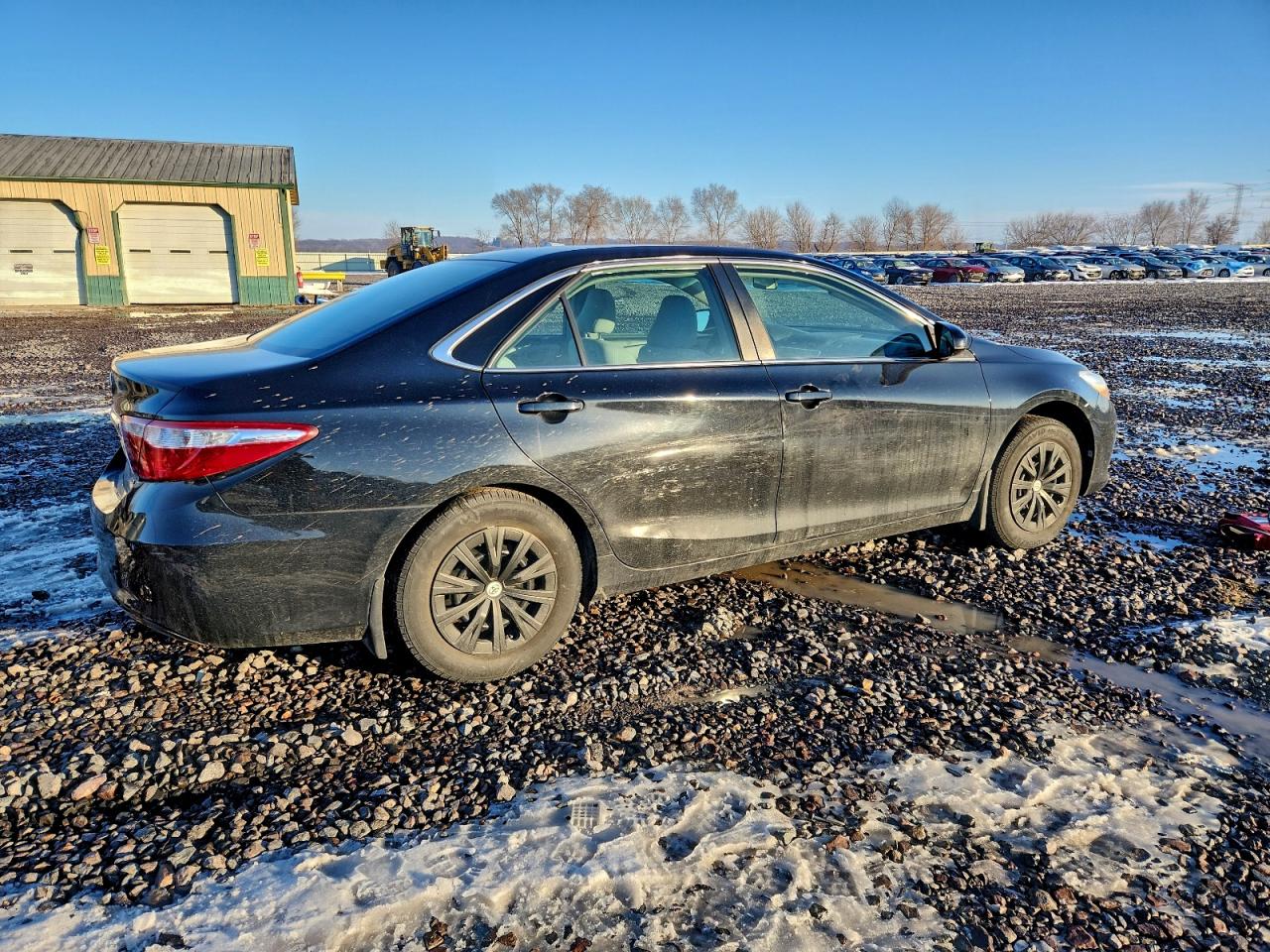2017 TOYOTA CAMRY LE photo 3