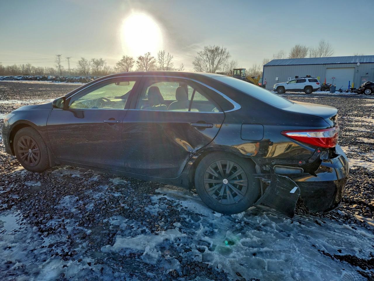 2017 TOYOTA CAMRY LE photo 2