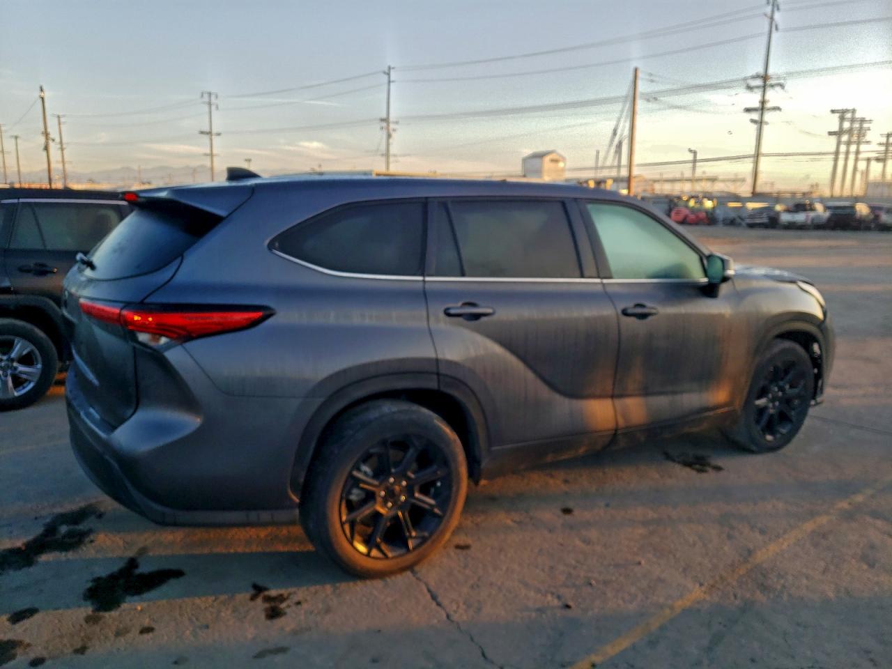 2023 TOYOTA HIGHLANDER L photo 3