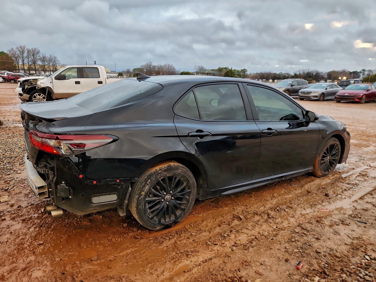 2021 TOYOTA CAMRY SE photo 3
