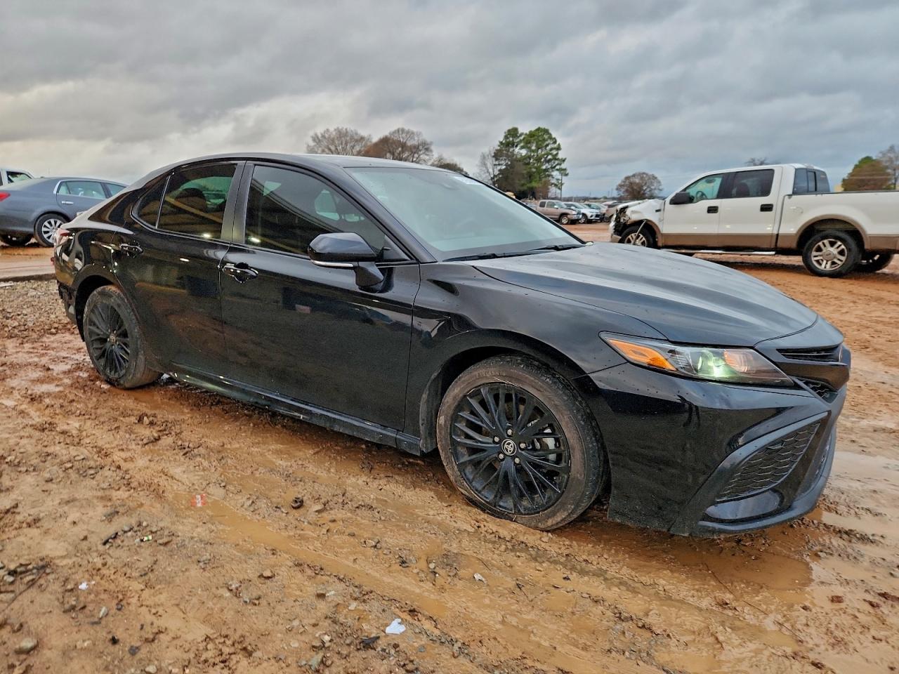 2021 TOYOTA CAMRY SE photo 4