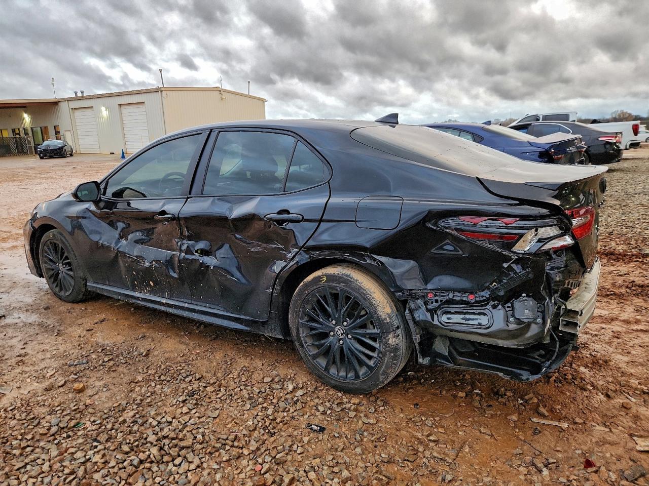 2021 TOYOTA CAMRY SE photo 2