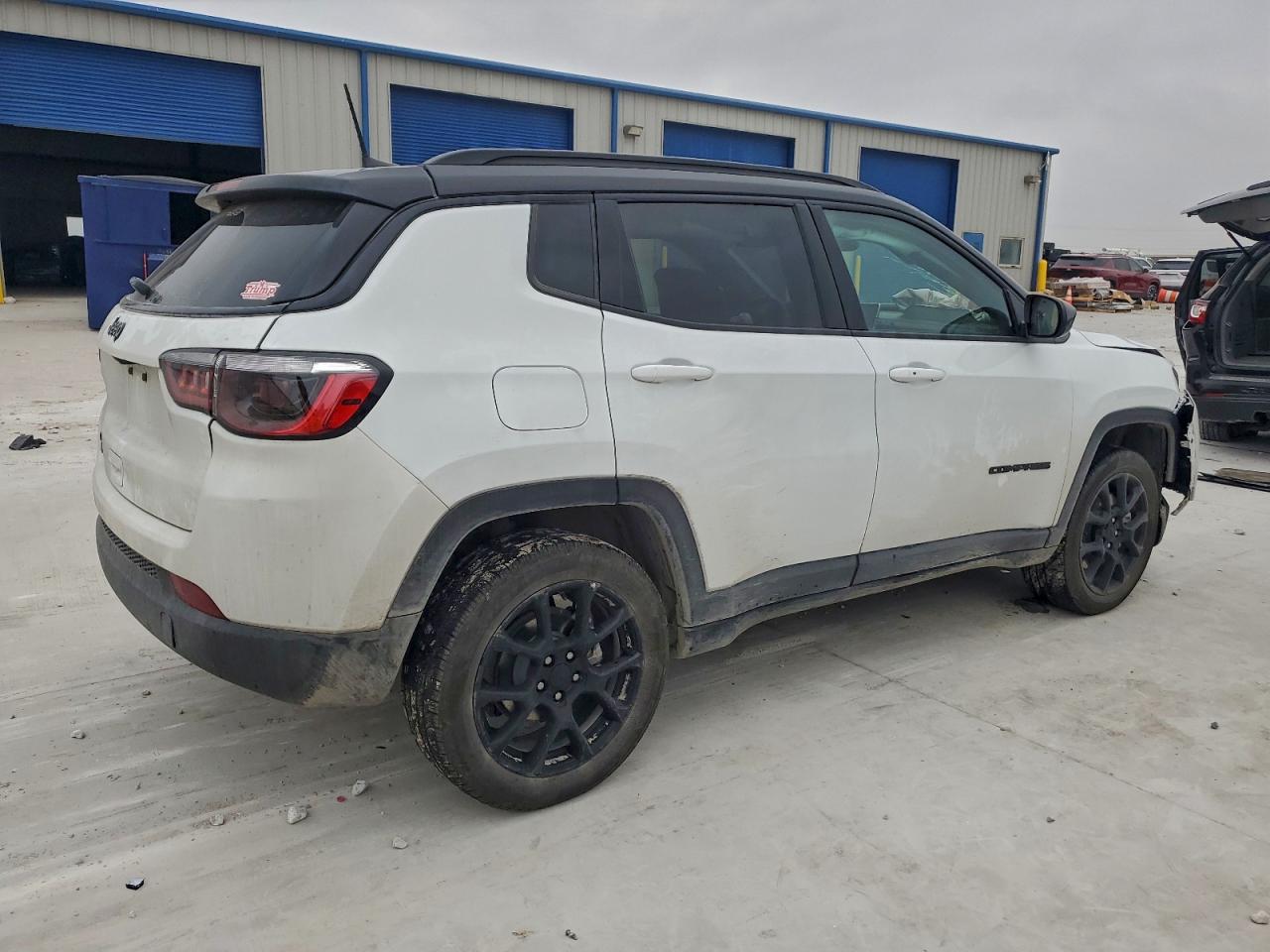 2024 JEEP COMPASS LATITUDE photo 3