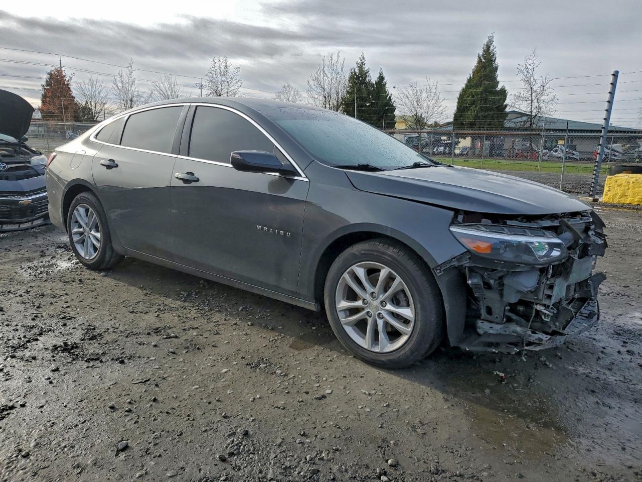 2017 CHEVROLET MALIBU LT photo 4
