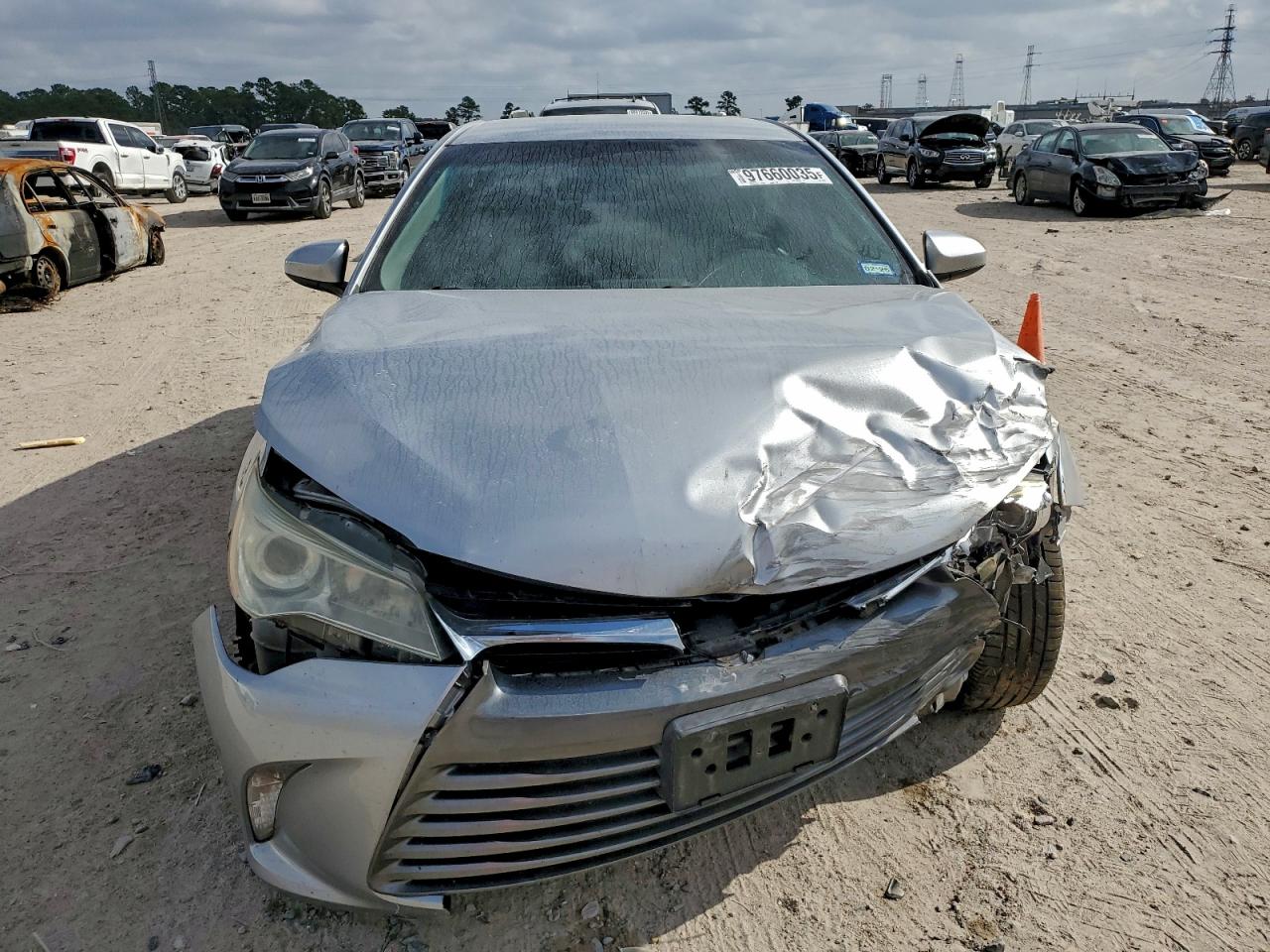 2016 TOYOTA CAMRY LE photo 5