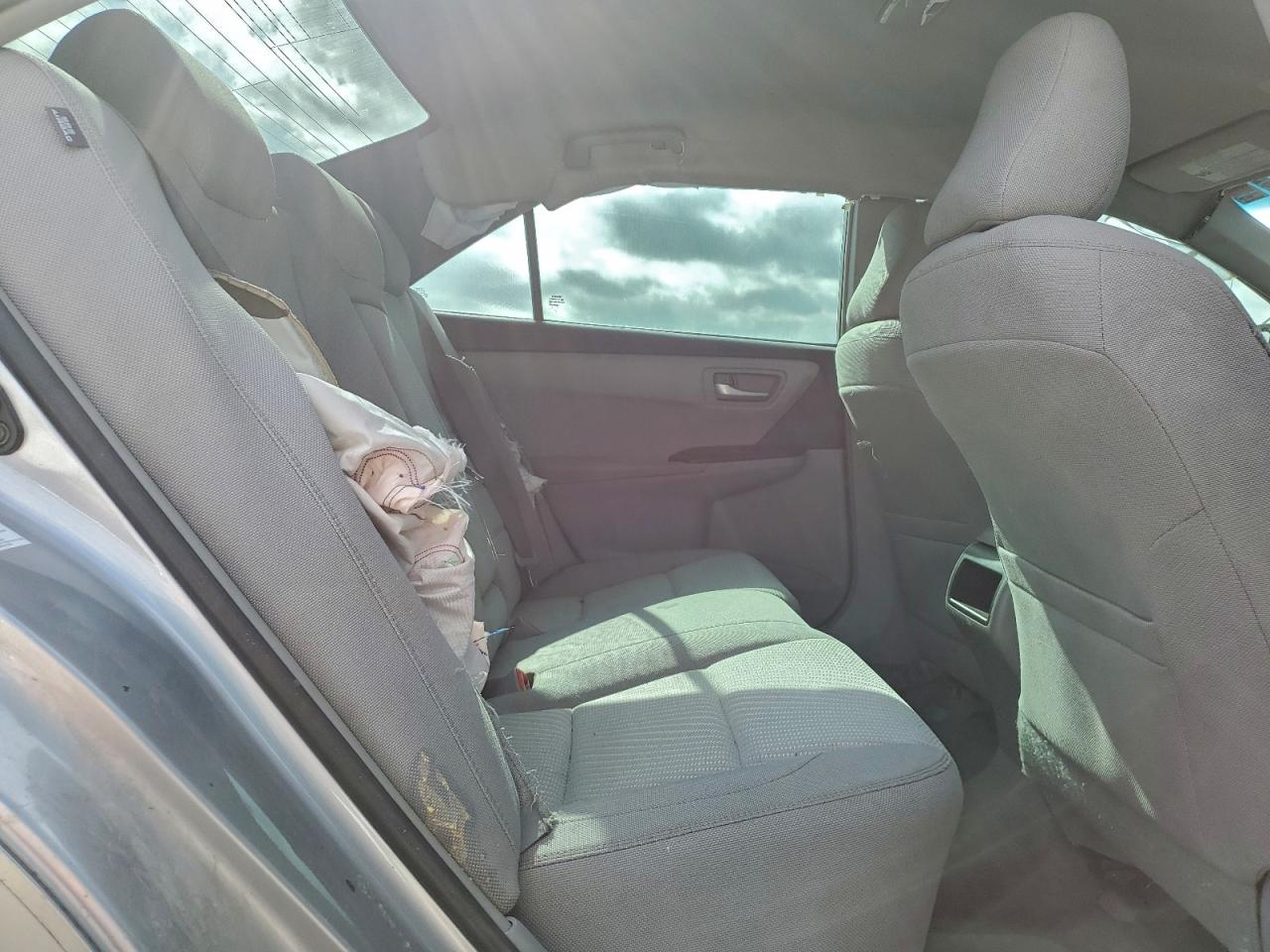 2016 TOYOTA CAMRY LE photo 10