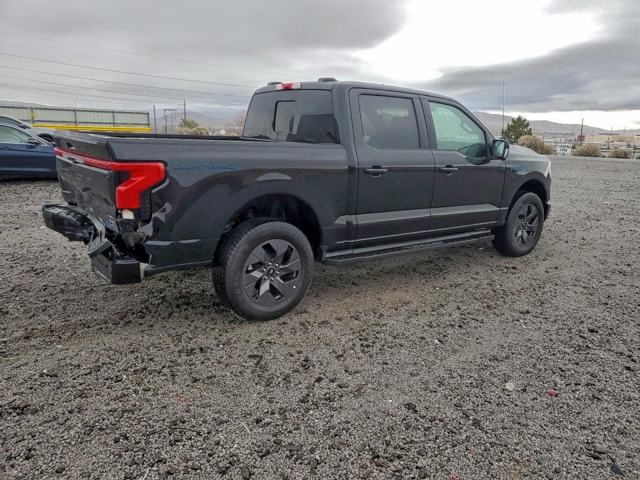 2025 FORD F150 LIGHTNING LARIAT photo 3