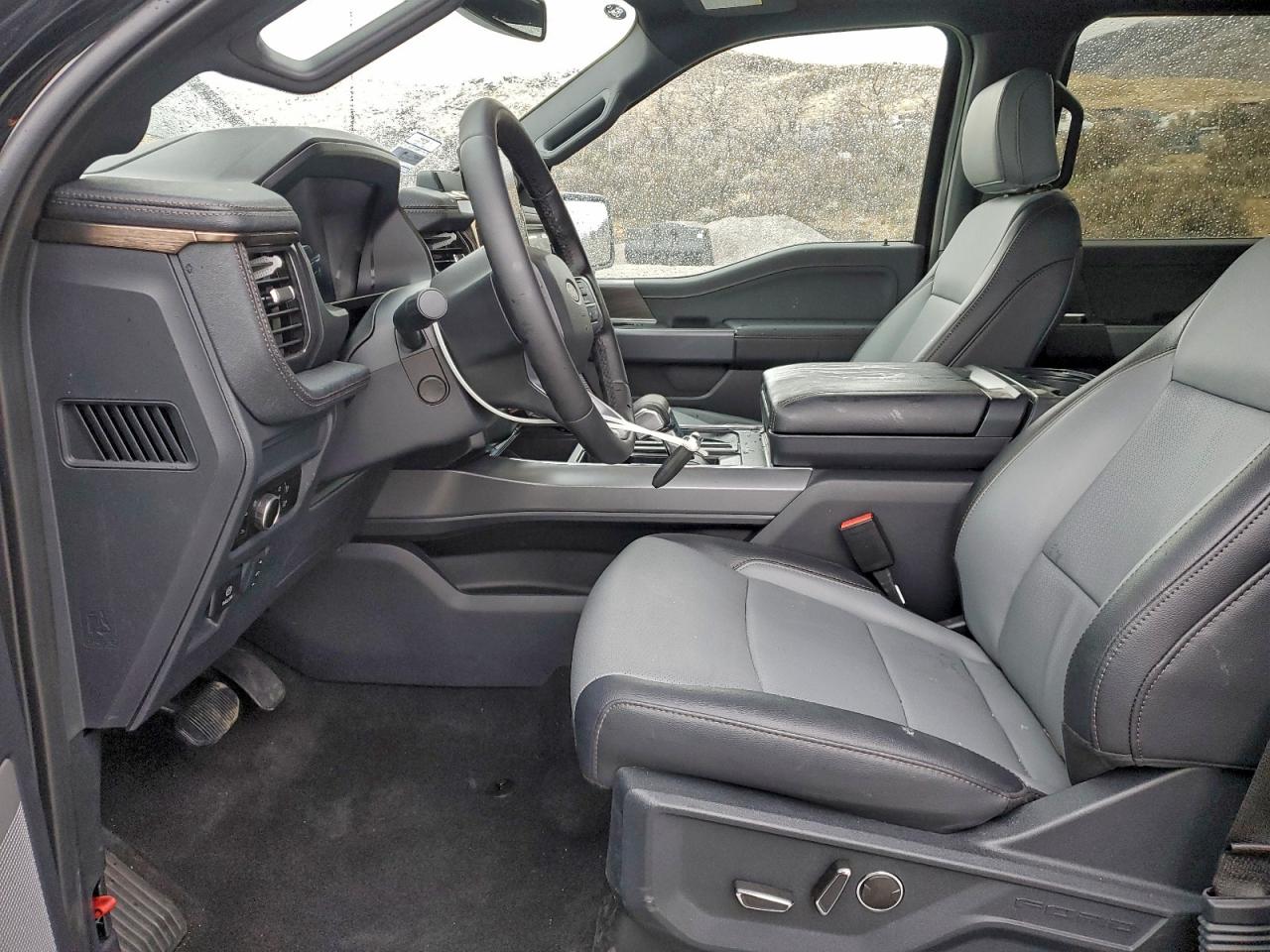 2025 FORD F150 LIGHTNING LARIAT photo 7