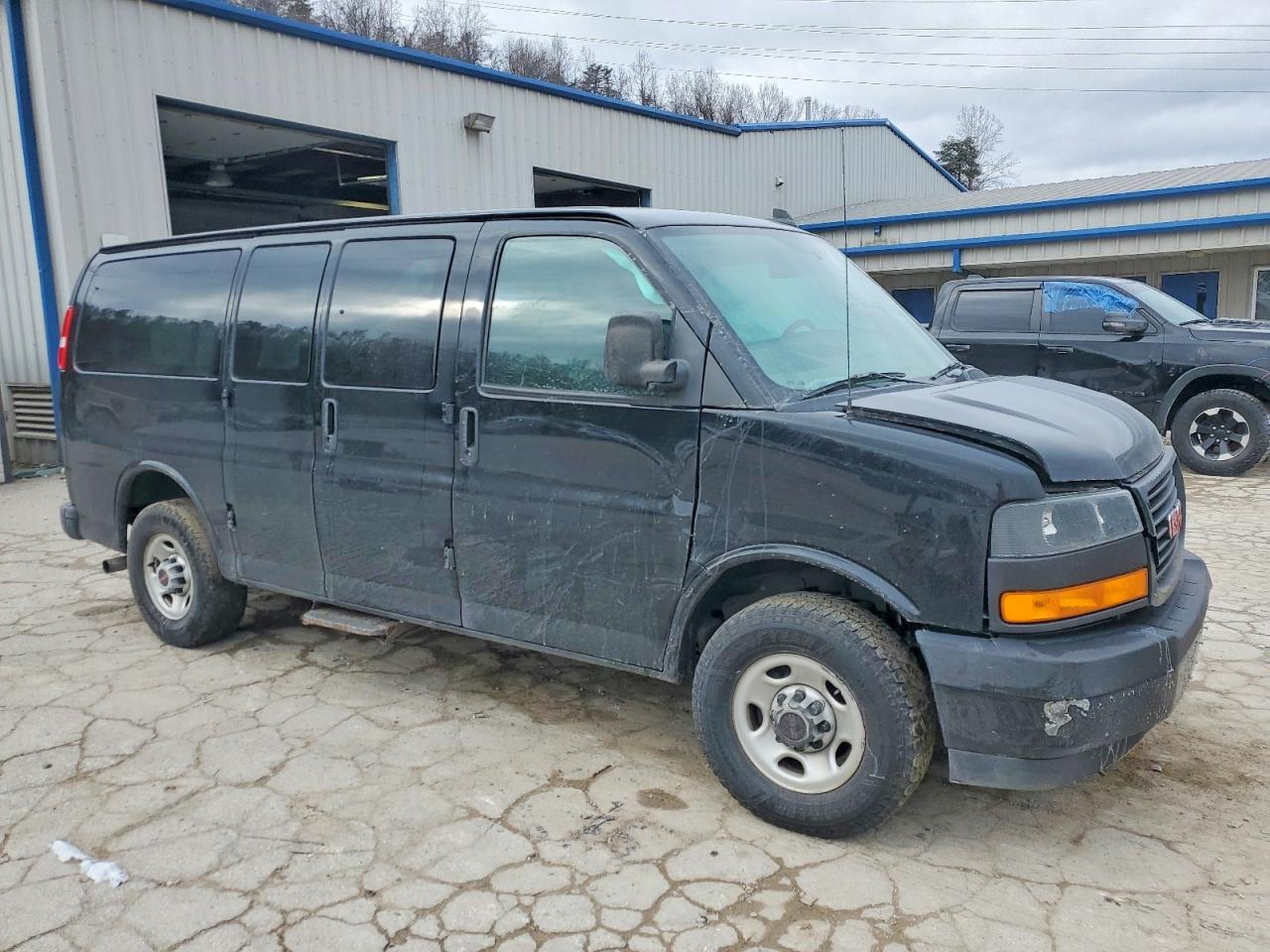 2022 GMC SAVANA G2500 LS photo 7
