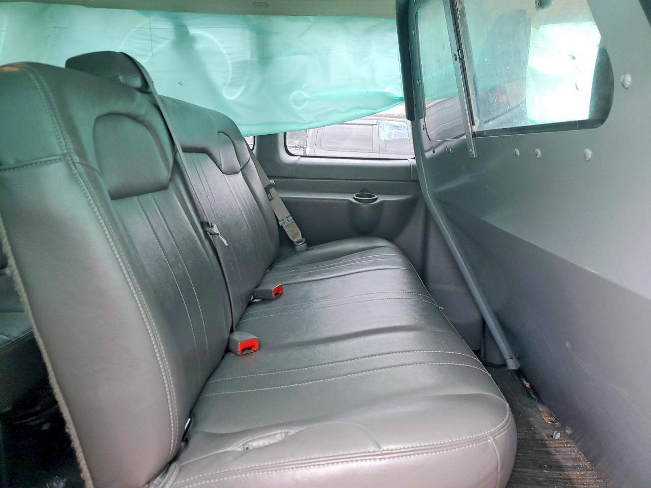 2022 GMC SAVANA G2500 LS photo 21