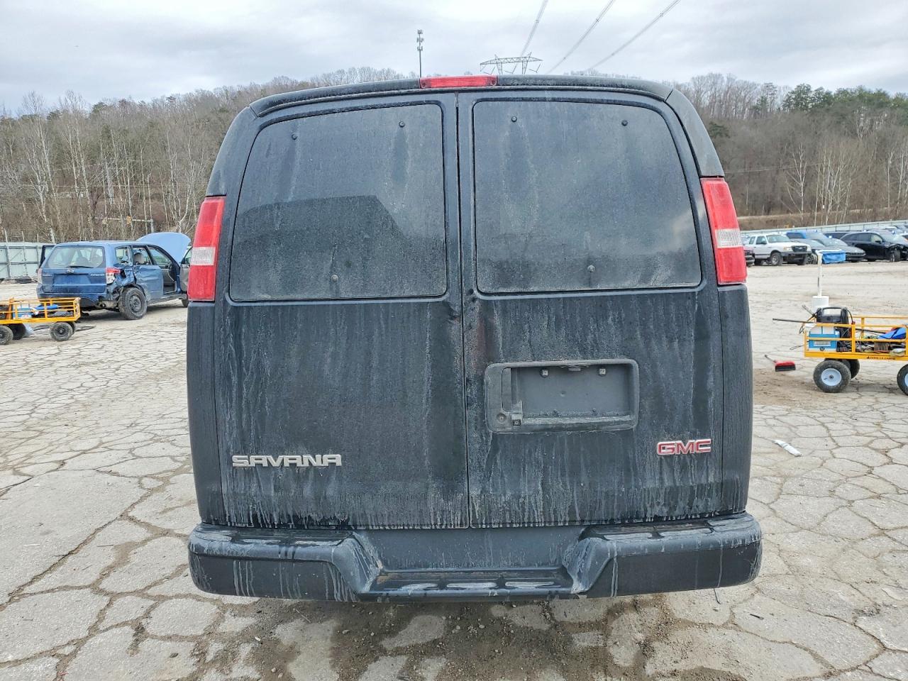 2022 GMC SAVANA G2500 LS photo 11