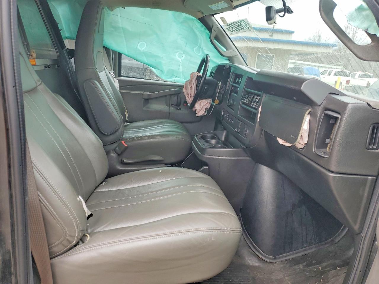 2022 GMC SAVANA G2500 LS photo 13