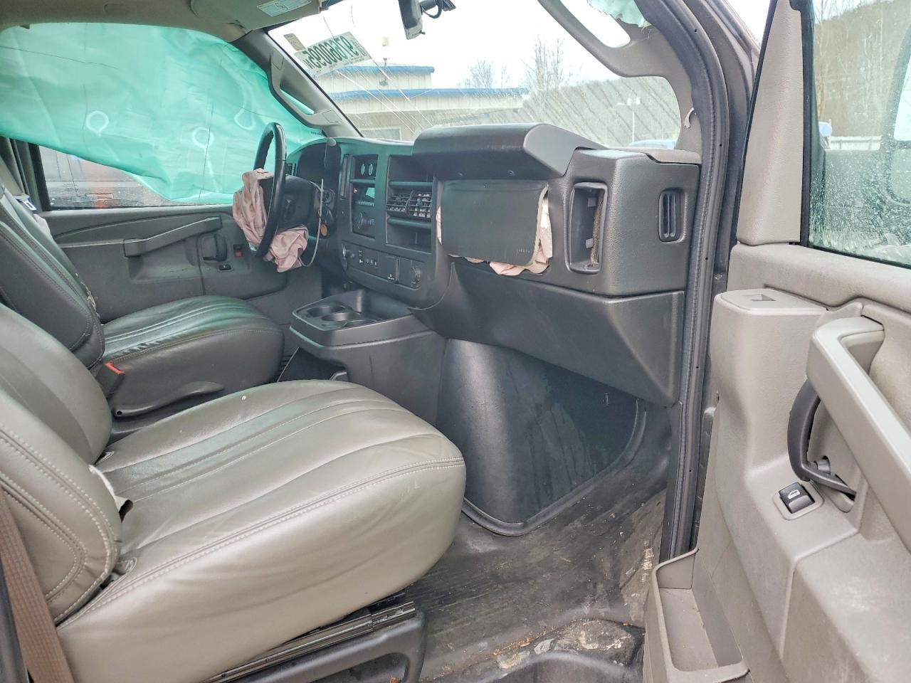 2022 GMC SAVANA G2500 LS photo 15