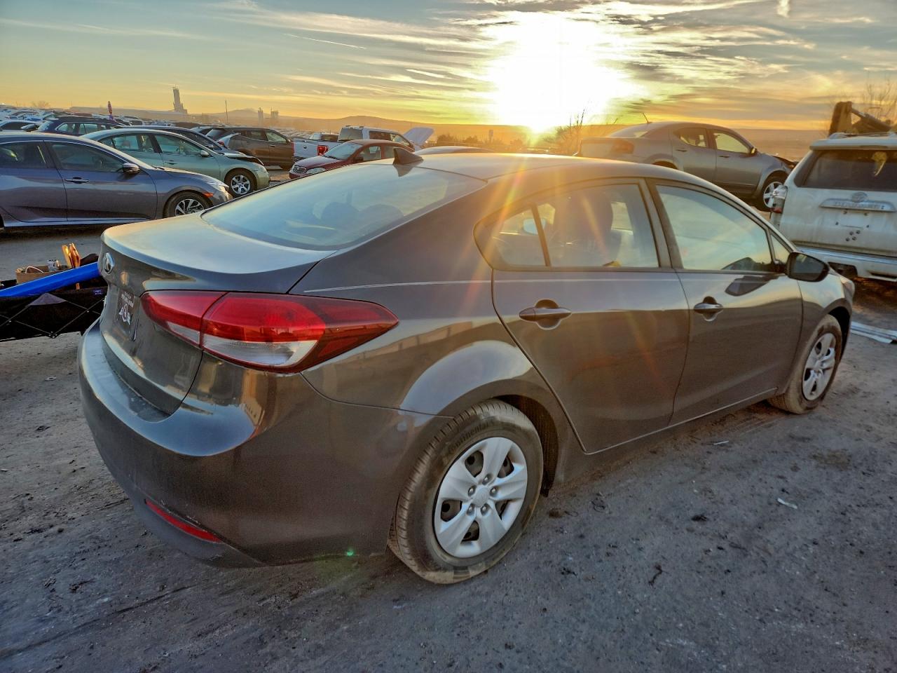 2017 KIA FORTE LX photo 3