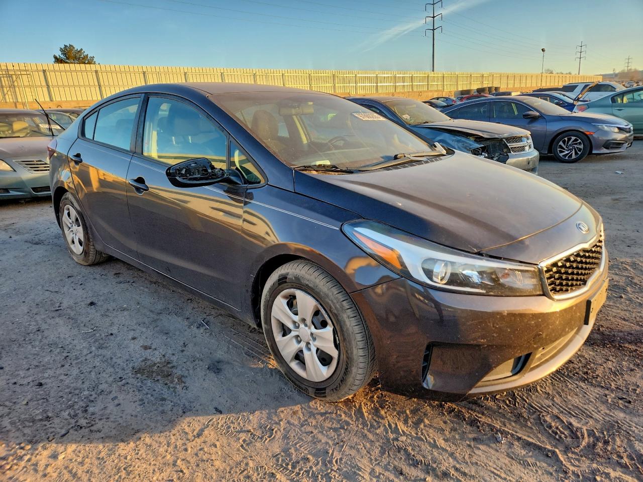 2017 KIA FORTE LX photo 4