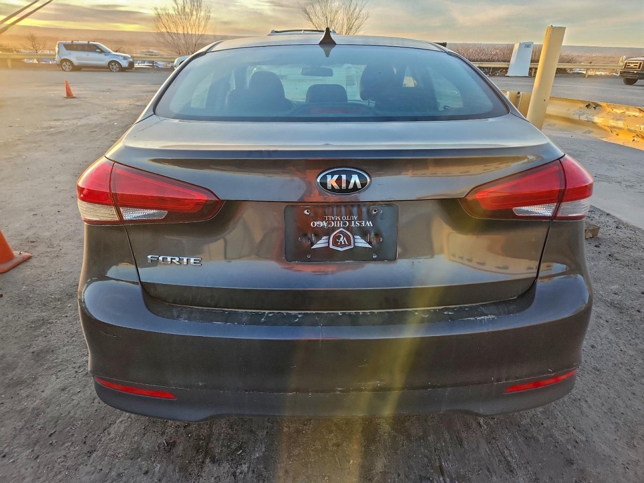 2017 KIA FORTE LX photo 6