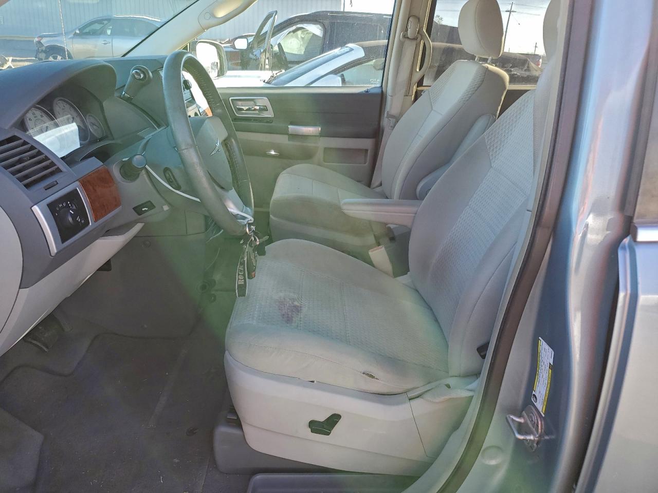 2008 CHRYSLER TOWN & COUNTRY TOURING photo 7
