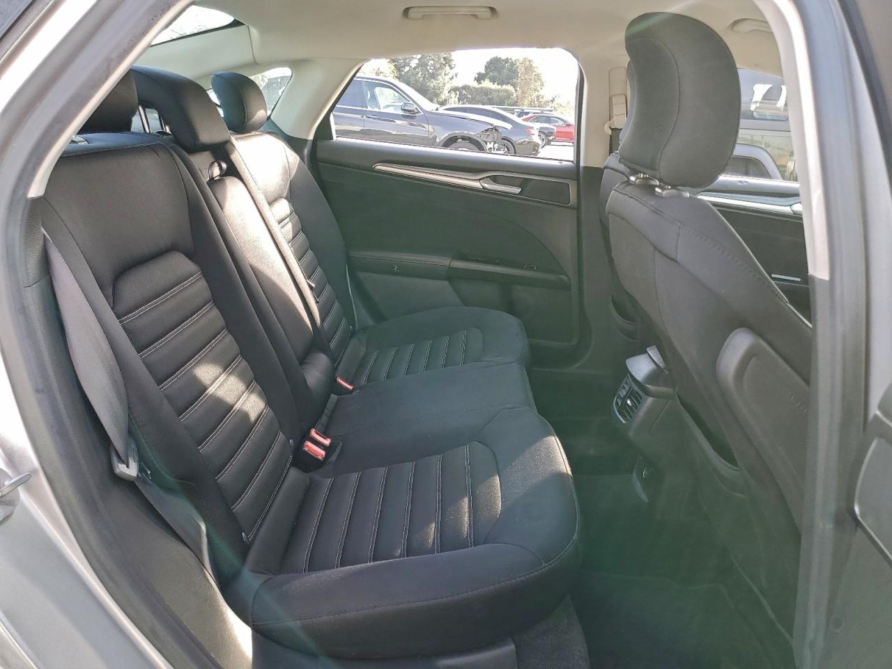 2015 FORD FUSION SE photo 10