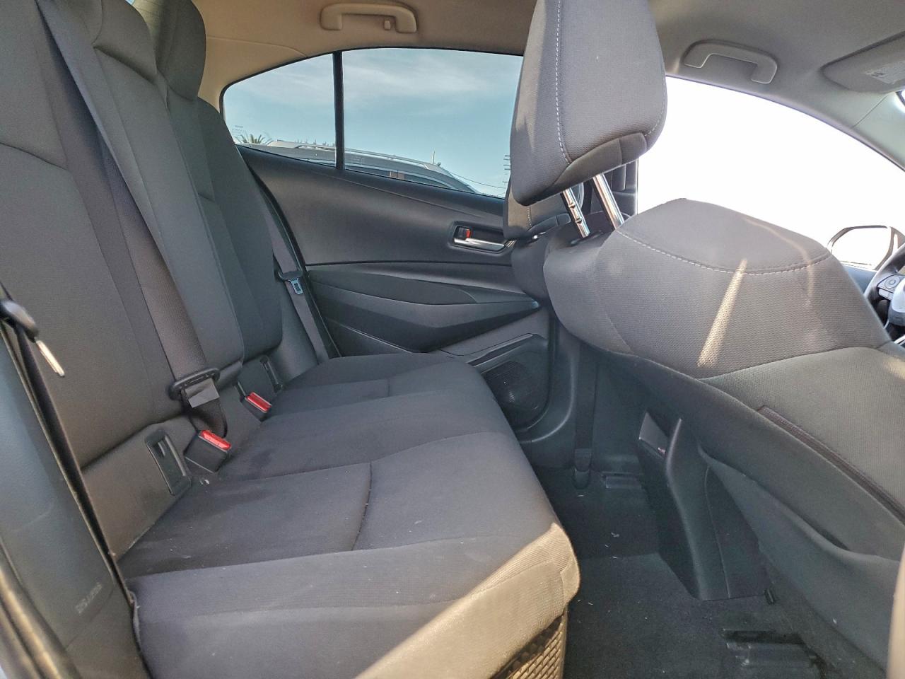 2021 TOYOTA COROLLA LE photo 10