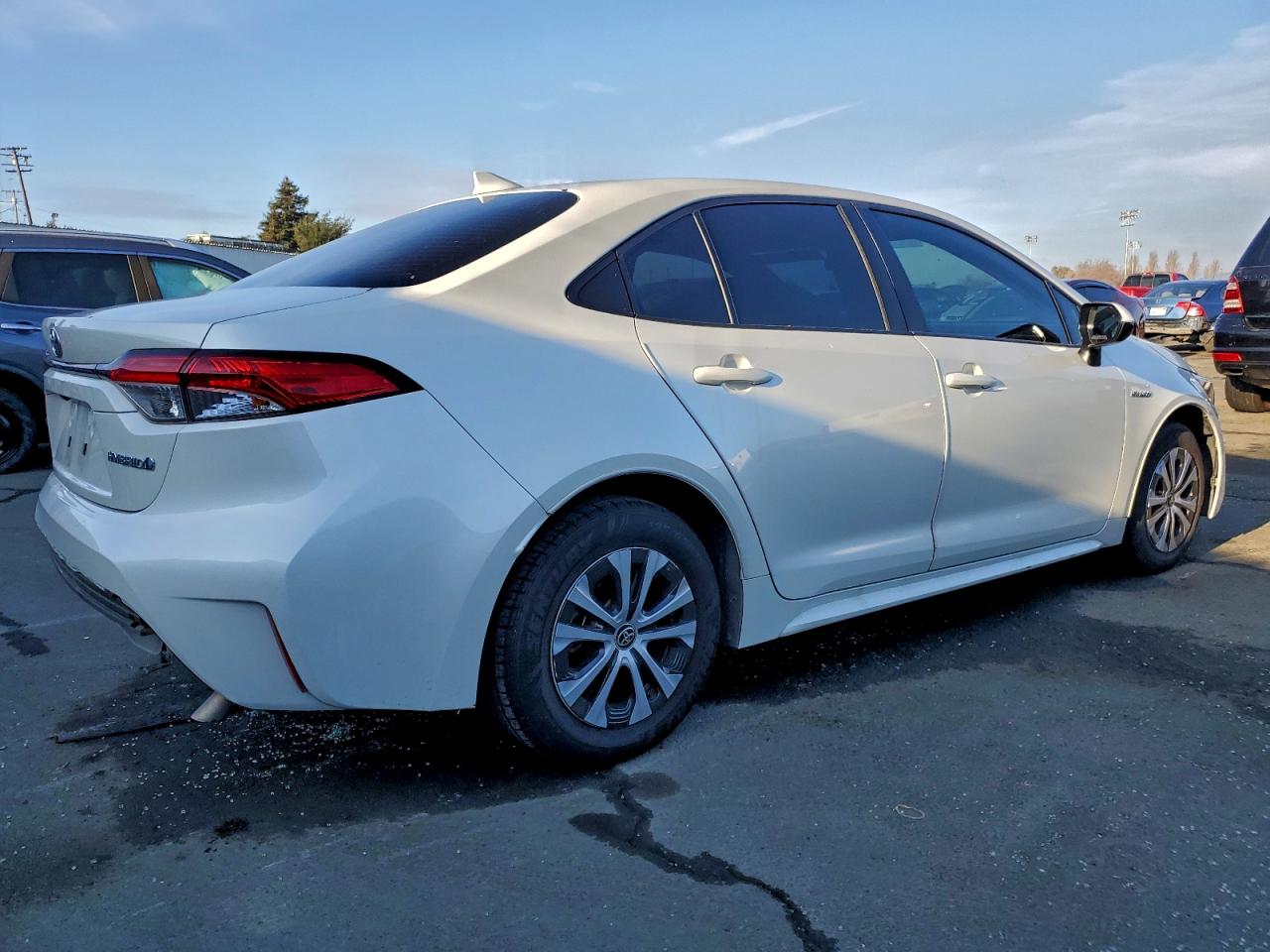 2021 TOYOTA COROLLA LE photo 3