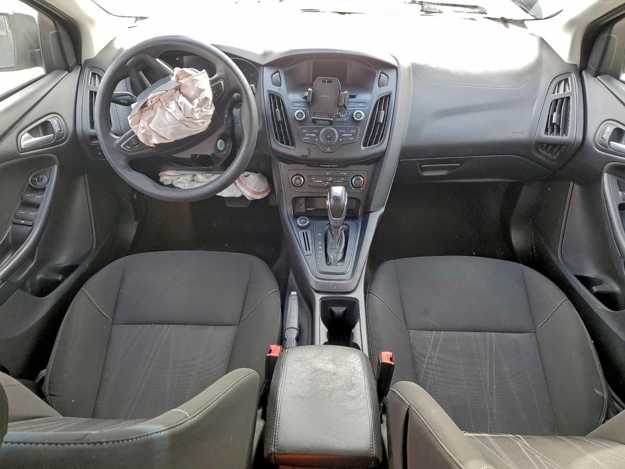 2015 FORD FOCUS SE photo 8