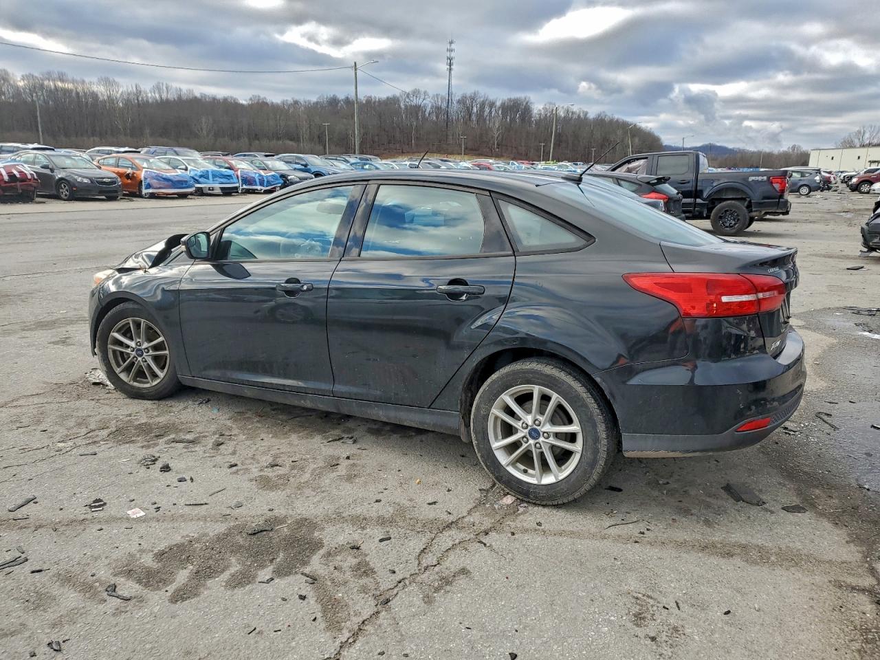 2015 FORD FOCUS SE photo 2
