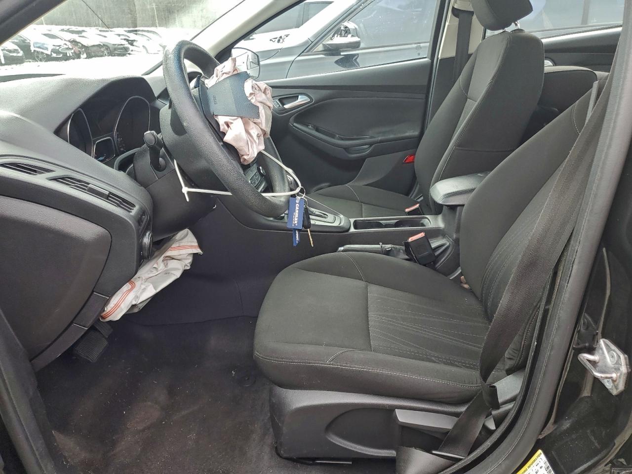 2015 FORD FOCUS SE photo 7