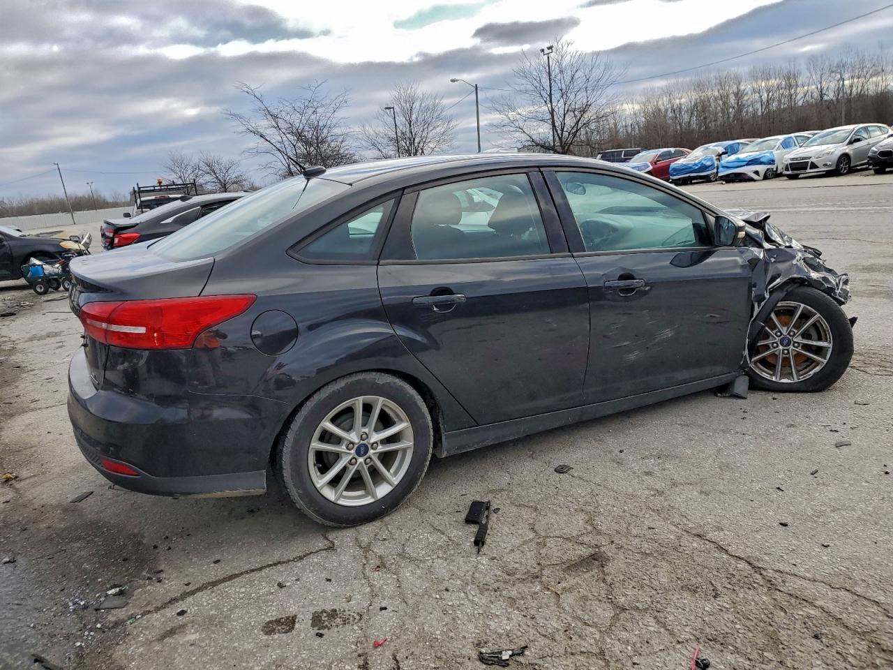 2015 FORD FOCUS SE photo 3