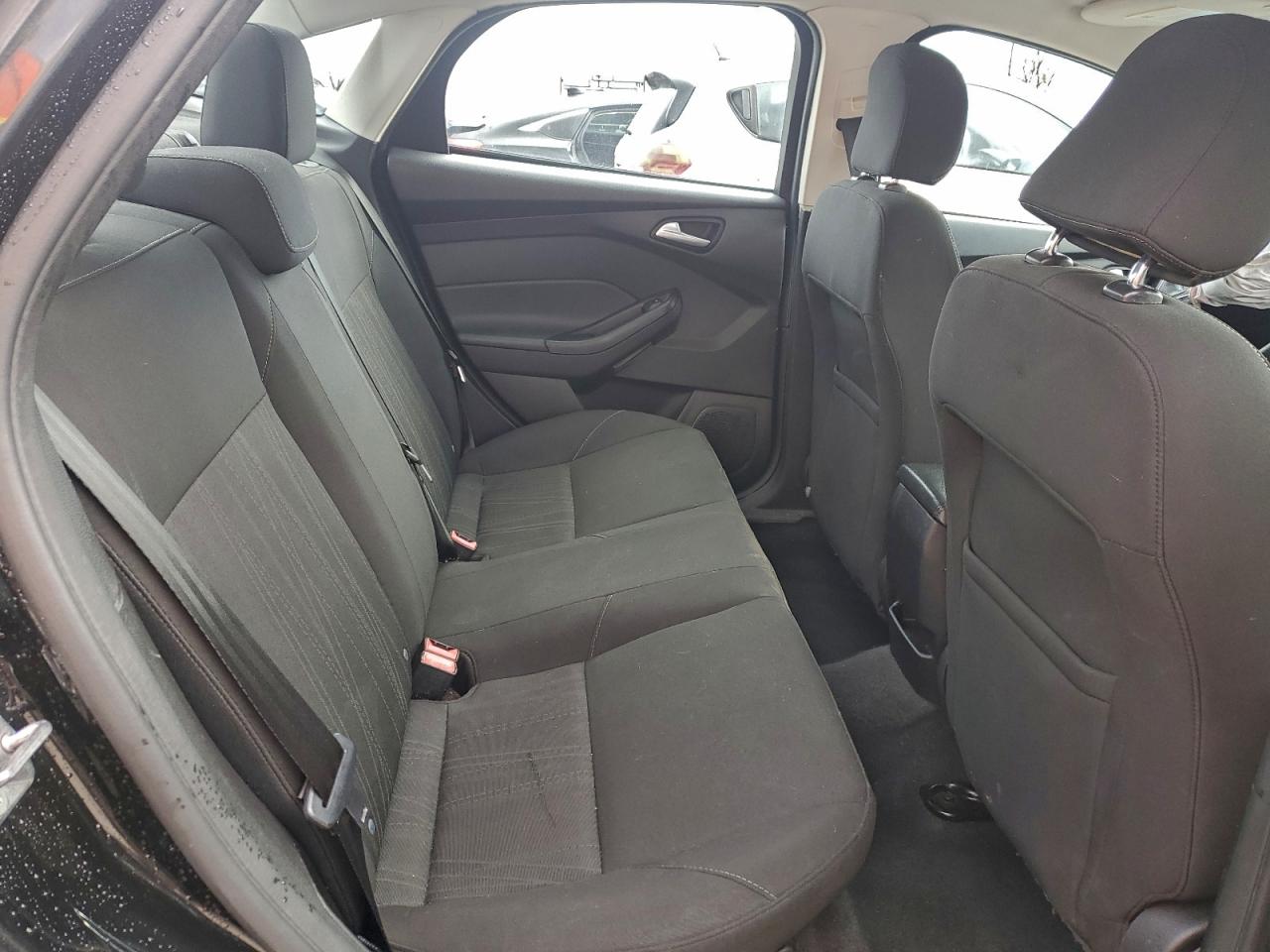 2015 FORD FOCUS SE photo 10